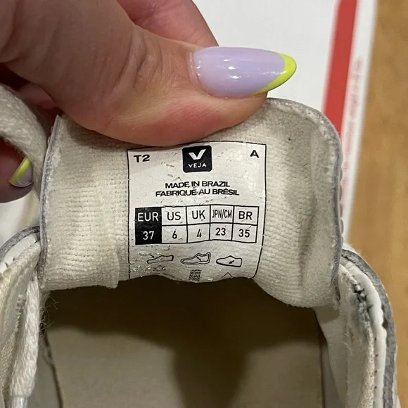 Veja Black and White Sneakers - Picture 9 of 9